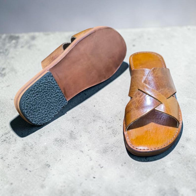 Sandales en cuir beige - semelle intérieure et talon