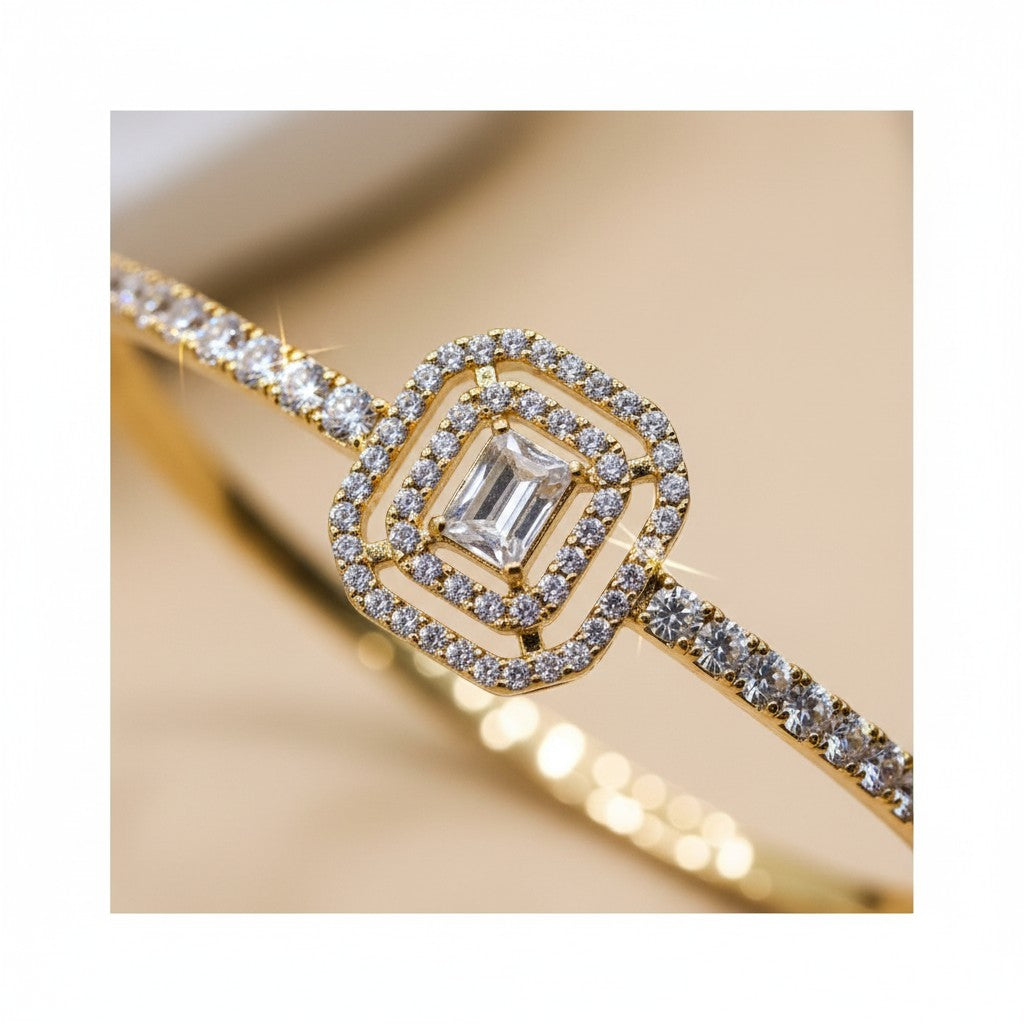 Bracelet Jonc Carré Halo – Acier Inoxydable Doré & Zircons