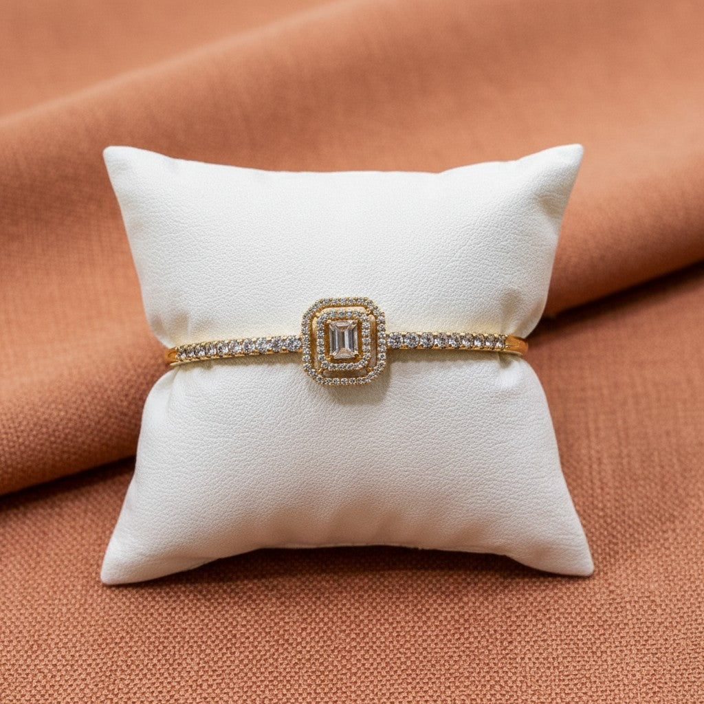 Bracelet Jonc Carré Halo – Acier Inoxydable Doré & Zircons