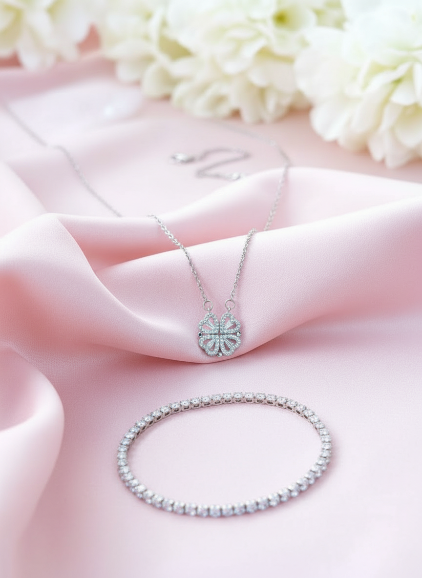 Collier trèfle et bracelet portés