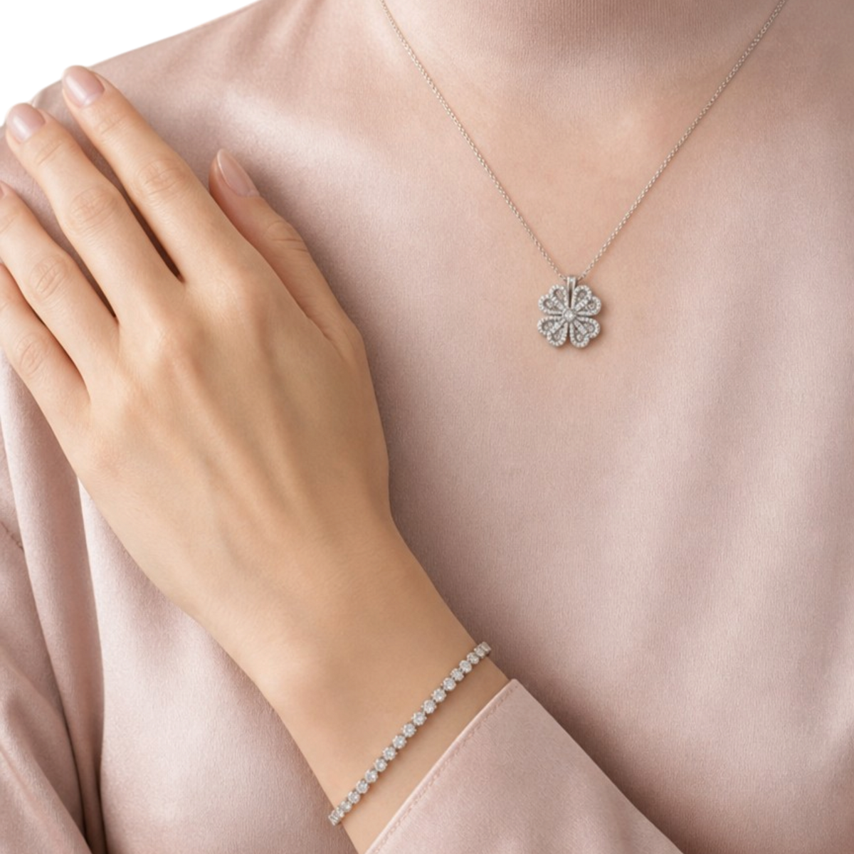 Coffret collier trèfle et bracelet rivière
